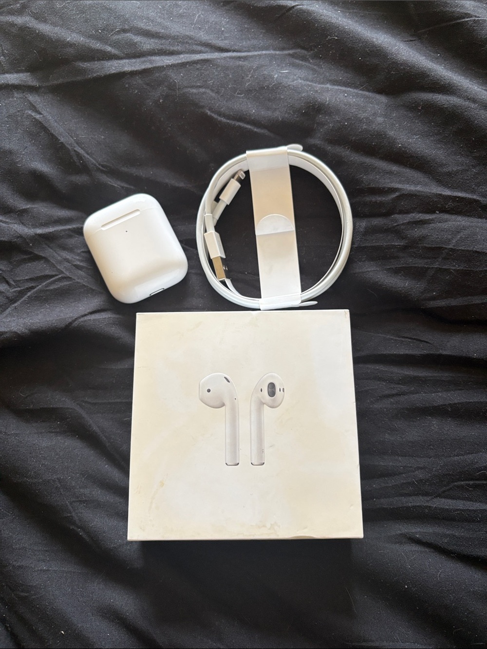 Apple White Wireless Earbuds with Charging Case and Cable